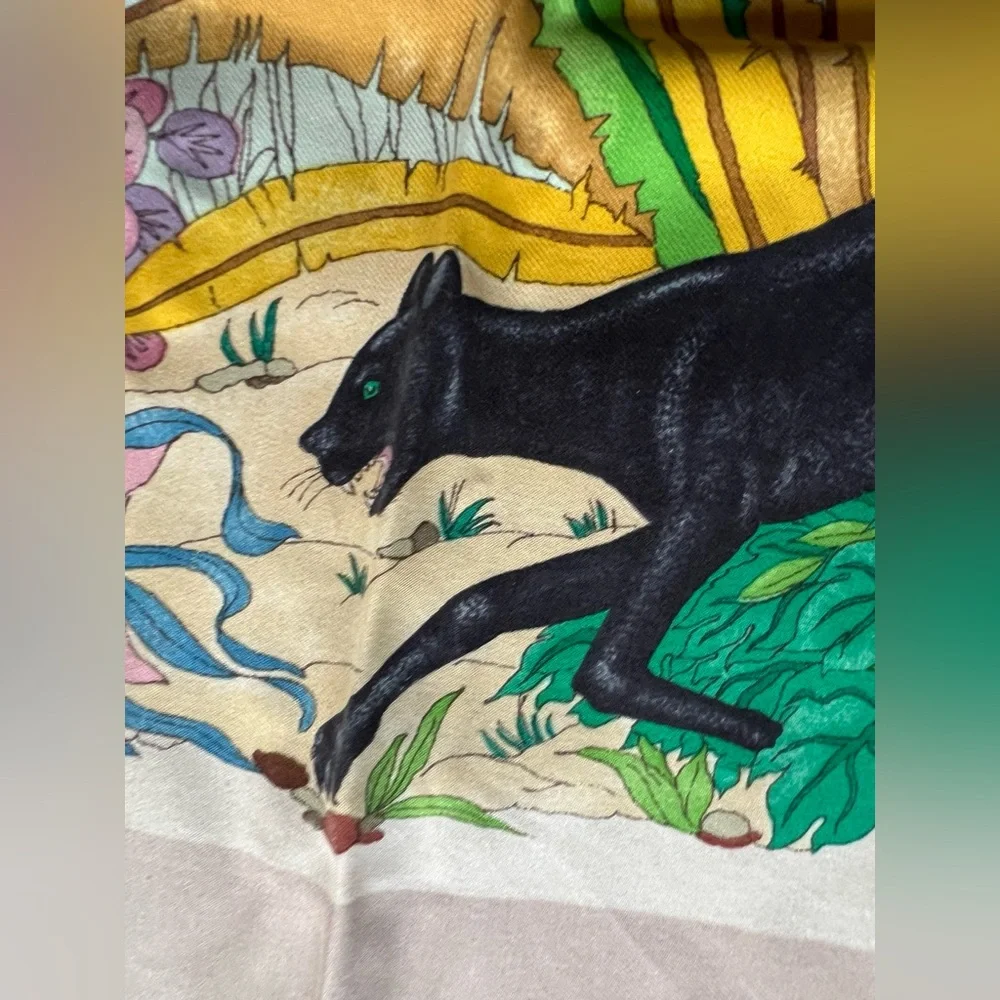Gucci Safari Jungle Silk Scarf with - Giraffe. Leopard, Zebra, Lion, Panther - Picture 8 of 16